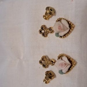 Vntg dangle pink porcelain rose earrings
